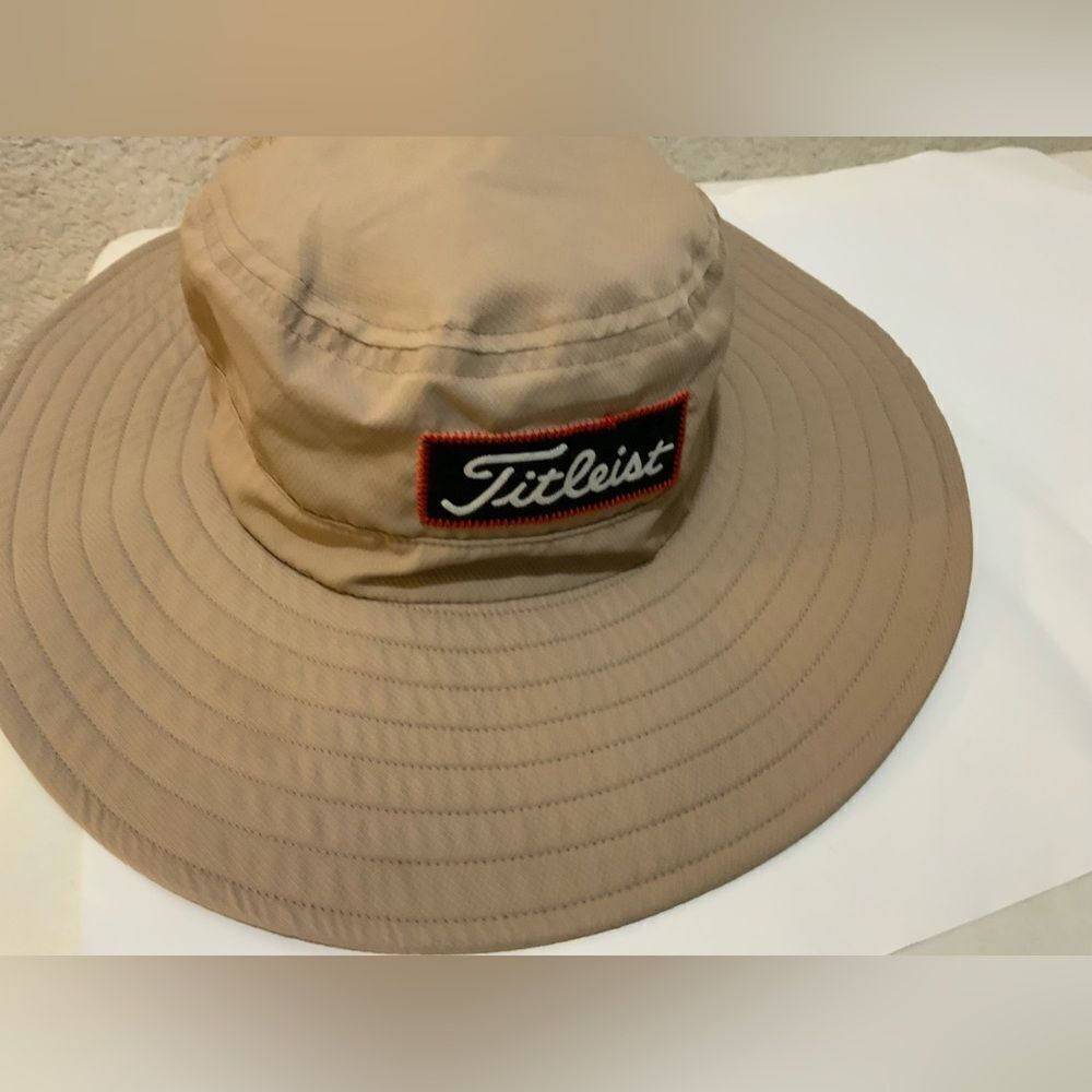 Titelist Bucket Hat Tan  embroidery unisex size small /medium